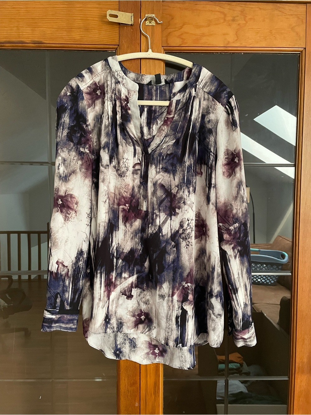 Simply Vera Vera Wang White, Navy & Plum Abstract Watercolor Blouse